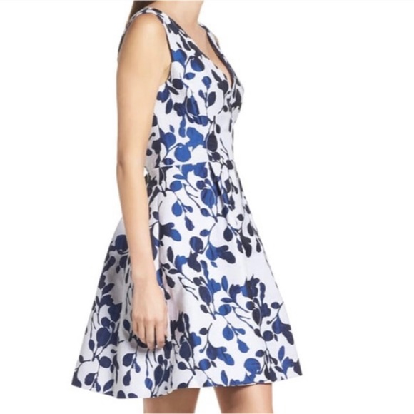 Betsey Johnson Floral Jacquard V-Neck Fit & Flare SZ 6 - Picture 3 of 16